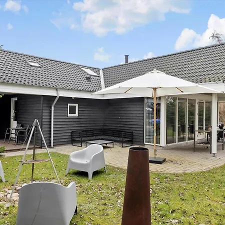 M191-vaeggerlose-baeverstien-46 * Bøtø By